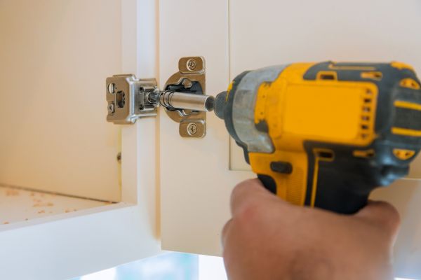 Cupboard Door Hinge Repair in La Vernia